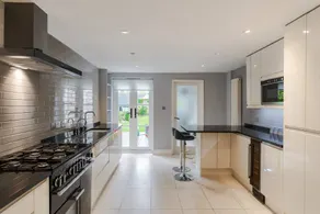 4 Bed Family Home In Windsor - By Tempstay - Image 4