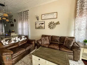 Legen-dairy Hideaway, Comfortably Convenient - Image 3