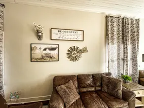 Legen-dairy Hideaway, Comfortably Convenient - Image 4