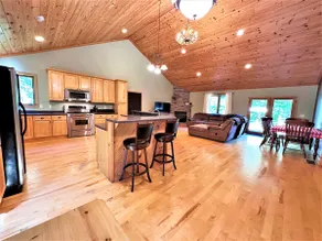 Elk Lodge, beautiful home with lake access - Image 2