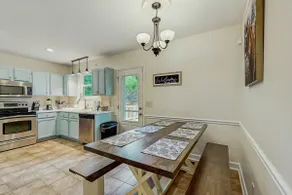 Cozy custom-furnished home with yard, firepit, chi - Image 5