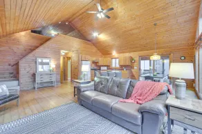 Cozy Wisconsin Cabin w/ Deck, Kayaks & Lake Views! - Image 5