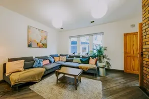 Spacious Unicorn House, All Events Welcome! - Image 2