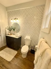 Stylish Retreat with King Bed & Fast WiFi - Image 5