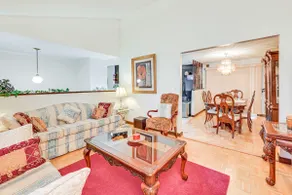 Vintage Windsor Home: Private Yard & Covered Deck - Image 3