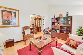 Vintage Windsor Home: Private Yard & Covered Deck - Image 5