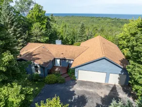Bay View Retreat: Pet-Friendly Home w/Expansive De - Image 4