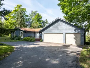 Bay View Retreat: Pet-Friendly Home w/Expansive De - Image 3