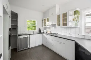 Retro 3BR Gem Near Beach and CBD, Mibnb - Image 5