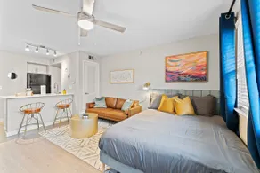 Cozy Efficiency Studios Close to Downtown and Domain - Image 2