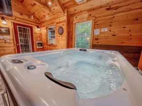 Lovers Loft indoor hot tub & game room-arcade-loft - Image 4