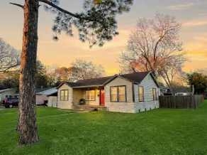 Baytown Cozy Home:Large Yard| Big Kitchen |BBQ|3BR - Image 5