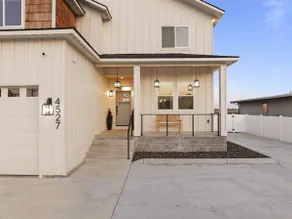 Beautiful Lakefront Home with Heated Pool and Spa - Image 4