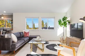 Maple Leaf Retreat |2BD 3B| Garage Parking - Image 2