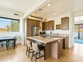 The Crescent Moon Suite at Kayenta - Image 4