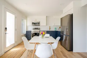 Royal Bay: Coastal Living 2 Bedroom - Image 4