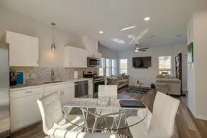 South Houston Townhome w/ Patio & Gas Grill! - Image 4