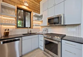 Riverfront Eagletown Retreat for Families, Groups - Image 3