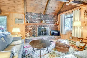 Charming Tamworth Cabin w/ Grill & Fireplace - Image 4