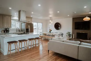 Hot Tub House with BBQ Deck and Workspace - Image 2