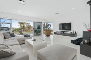 Sea La Vie - Pet Friendly with Fireplace and Swimming Pool & Spa - Image 3