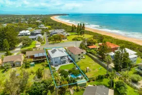 Sea La Vie - Pet Friendly with Fireplace and Swimming Pool & Spa - Image 4
