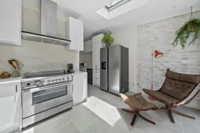 Sydney Terrace In Historic Surry Hills - Image 2