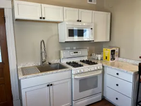 Cleneay #2, Private 3 Bed near Xavier & Downton - Image 3