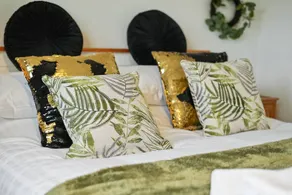 Cosy Full Home | Free Parking | Walk to Amenities - Image 5