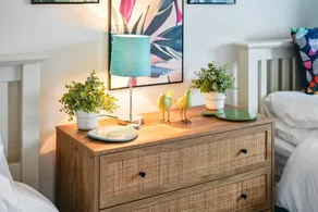 Cosy Full Home | Free Parking | Walk to Amenities - Image 4