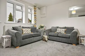 Cosy Full Home | Free Parking | Walk to Amenities - Image 3
