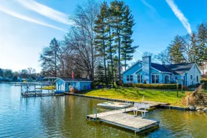 Paw Paw Fall Getaway: Wine Fest & Apples! - Image 2