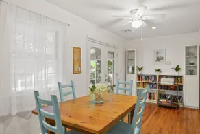 Artist's Cottage - Comfortable Pet friendly home 1 mile from the beach! - Image 3