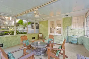 Artist's Cottage - Comfortable Pet friendly home 1 mile from the beach! - Image 4