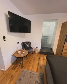 Cozy modern apartment ideal for couples - Image 4