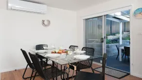 Aloha Beach House – downstairs suite near beach - Image 2