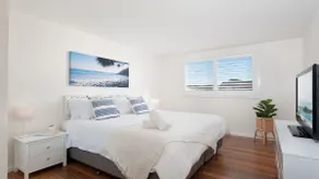 Aloha Beach House – downstairs suite near beach - Image 5