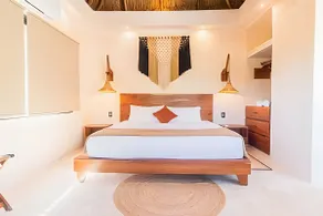 Private Jacuzzi in PH steps from the lagoon - Image 3