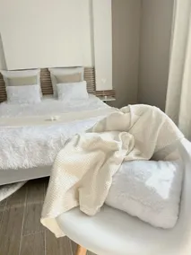 Studio-Comfort-Ensuite with Bath-Terrace - Image 3