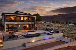 6 BR Luxury Retreat Pool, Spa, Fire Pits & Views - Image 2