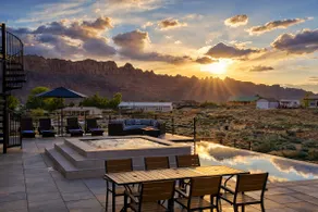 6 BR Luxury Retreat Pool, Spa, Fire Pits & Views - Image 3