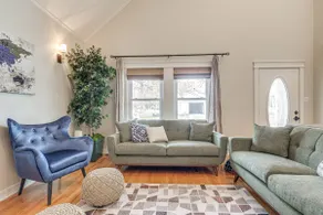 Brenham Rental w/ Deck & Yard < 1 Mi to Downtown! - Image 5