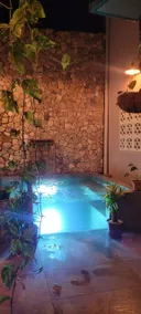 Modern Luxury- In town, Peaceful - A/C & hot water - Image 3