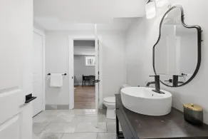 Private Basement Suite - Image 5