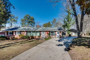 Spacious Lexington Abode w/ Pool Table & Fireplace - Image 3
