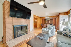 Spacious Lexington Abode w/ Pool Table & Fireplace - Image 2