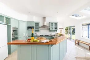 Evoke - Shoal Bay, 2 Leonard Ave , Stylish holiday house with air con, Wi-Fi & boat parking - Image 3