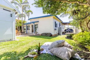 Evoke - Shoal Bay, 2 Leonard Ave , Stylish holiday house with air con, Wi-Fi & boat parking - Image 2