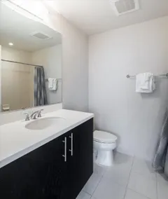 Spacious 2BR | Desk+WiFi | Gym+Rooftop - Image 4
