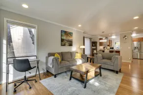 Lake Oswego Home w/ Deck 9 Mi to Downtown Portland - Image 5